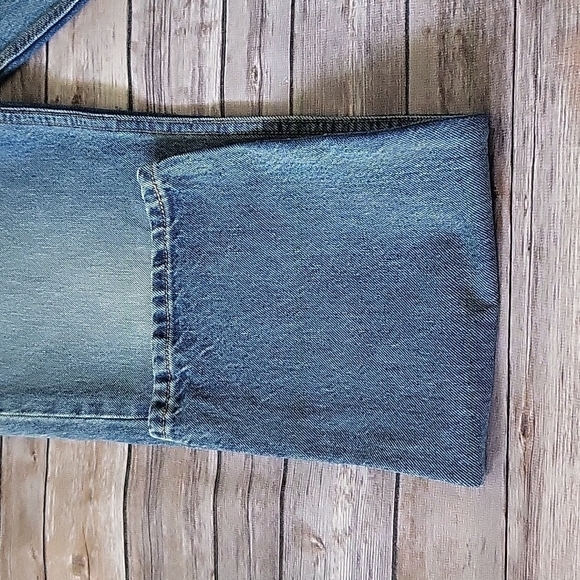 Levi's relaxed fit medium wash jeans with 31" inseam - Picture 14 of 14